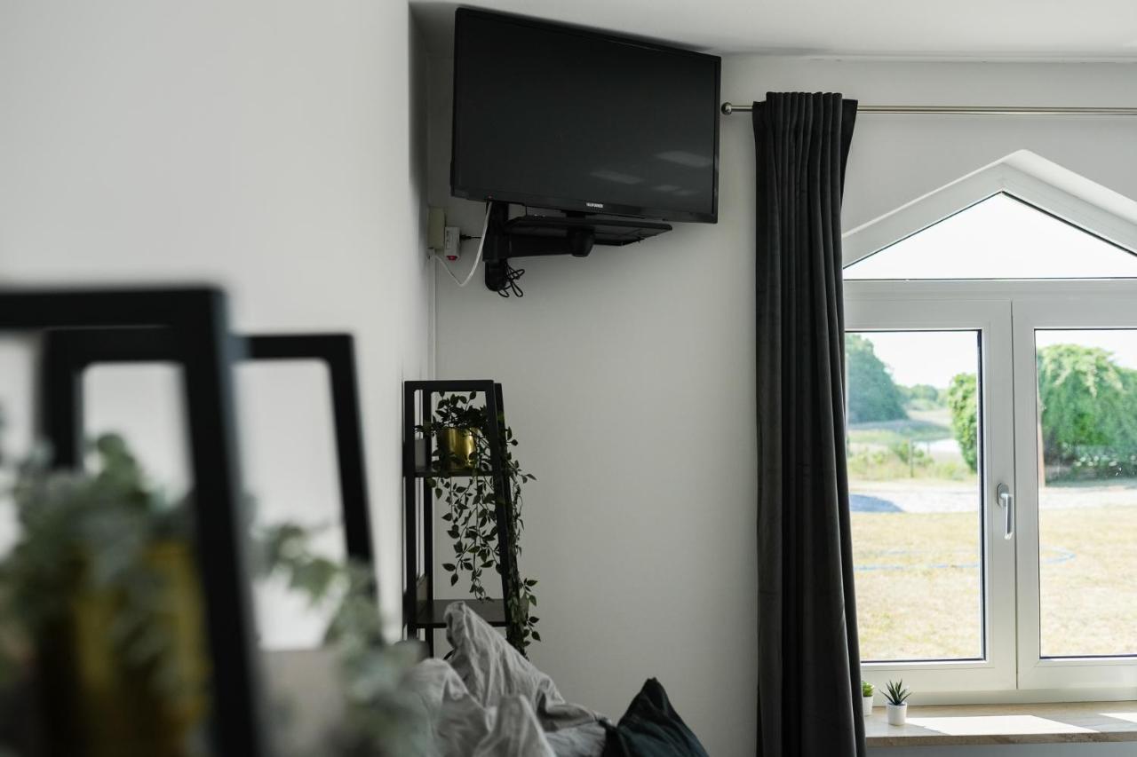 Black Tiger Seaside - Ferienwohnungen Direkt Am See Garden ภายนอก รูปภาพ